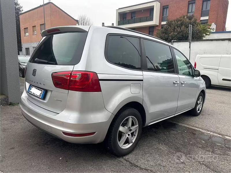 Usata Seat Alhambra Style 140 CV (102 kW) 2011 Grigio Monovolume