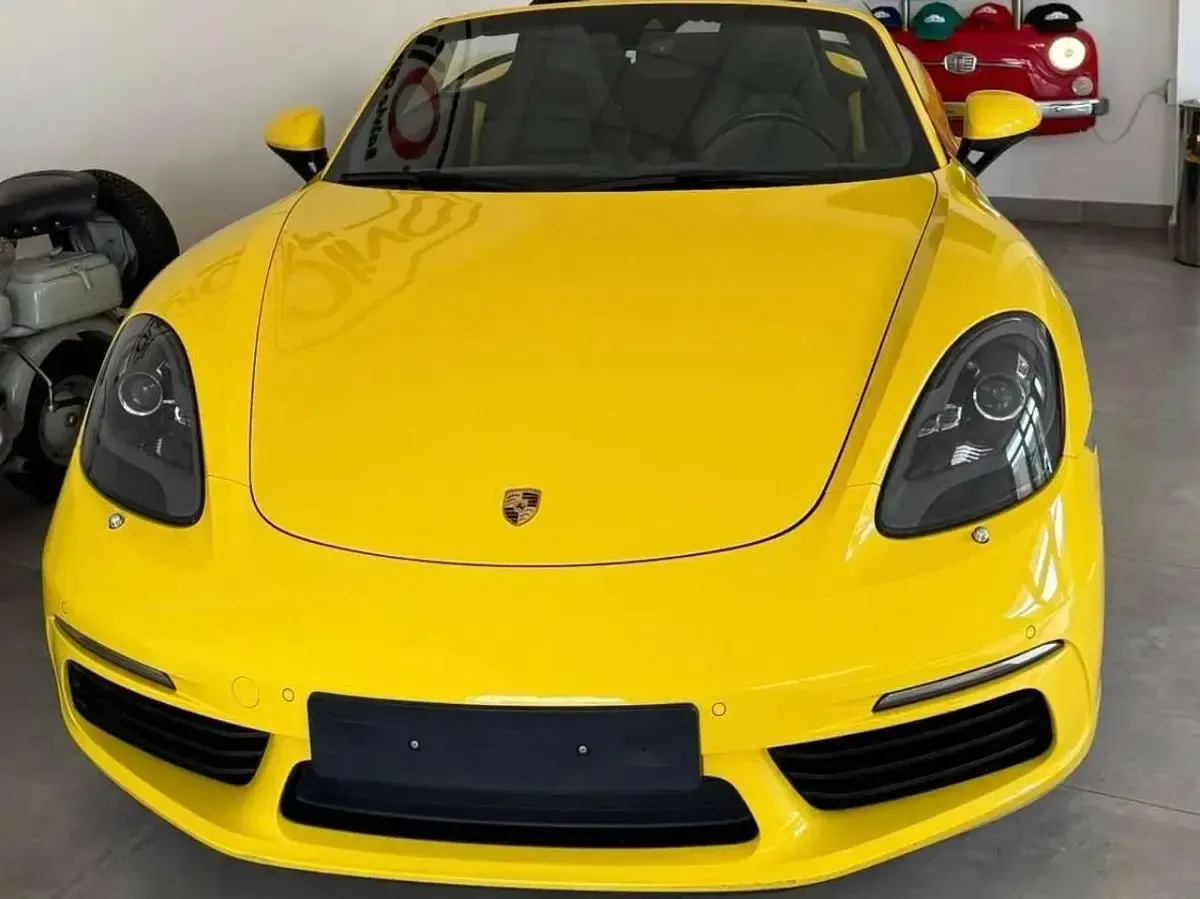Usata Porsche 718 300 CV (220 kW) 2017 Giallo met. Cabrio