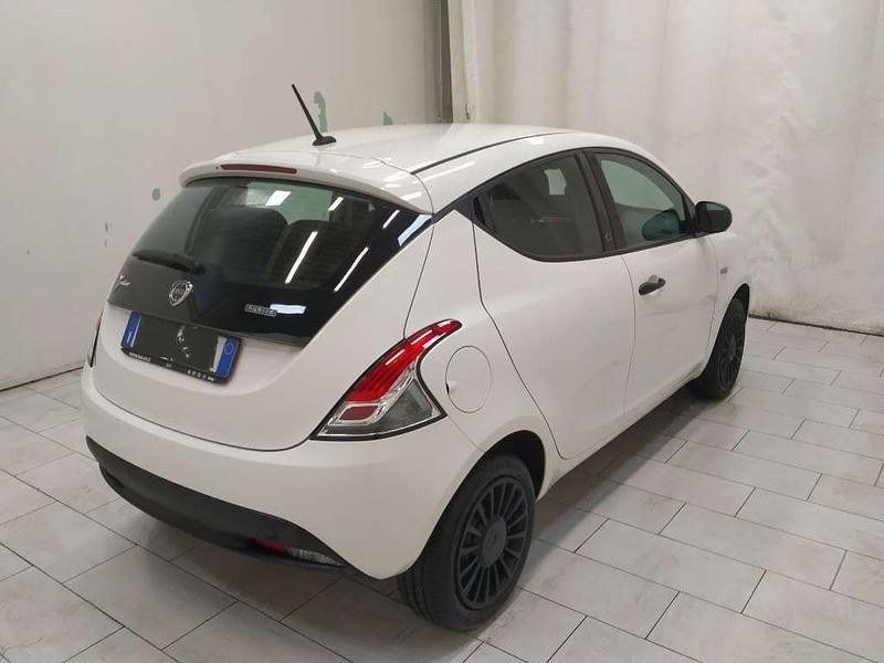 Usata Lancia Ypsilon Silver 70 CV (51 kW) 2021 Bianco Utilitaria