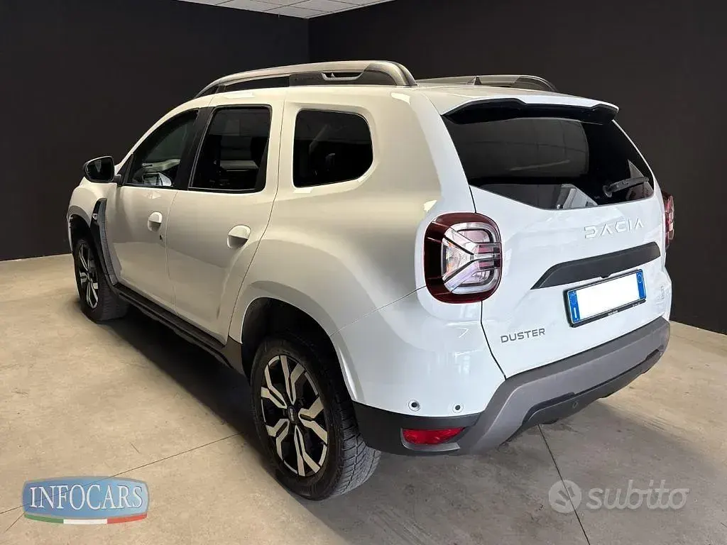 Usata Dacia Duster Journey 116 CV (85 kW) 2023 Bianco pastello SUV