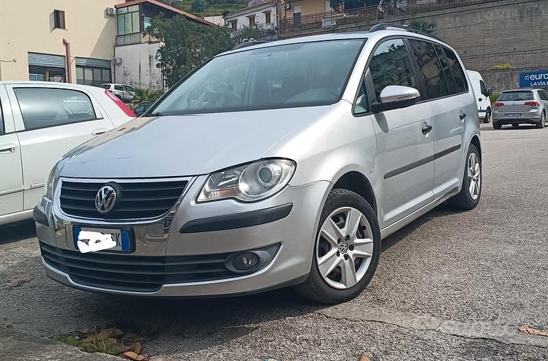 Usata VW Touran 150 CV (110 kW) 2010 Grigio Monovolume