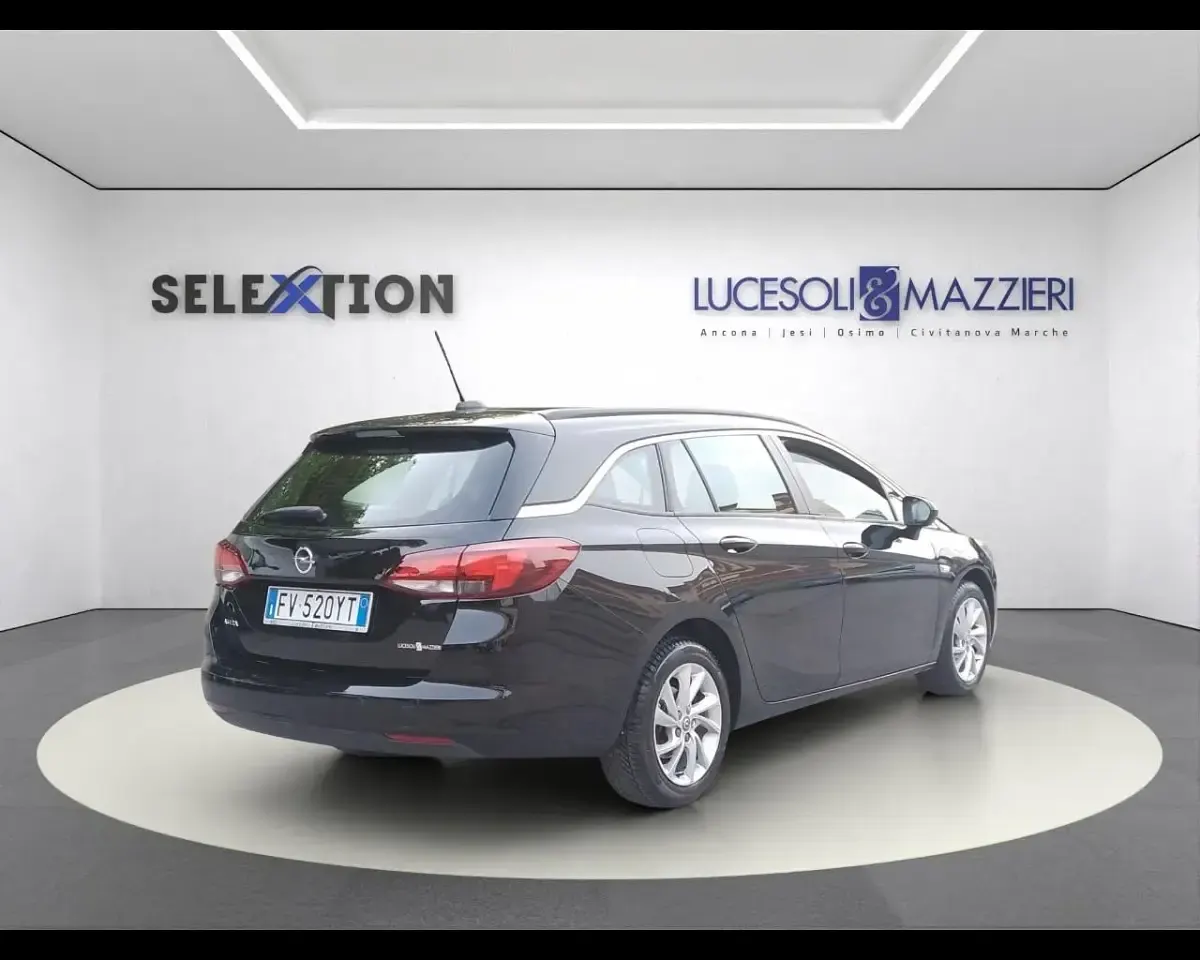Usata Opel Astra S 110 CV (80 kW) 2019 Nero Station wagon