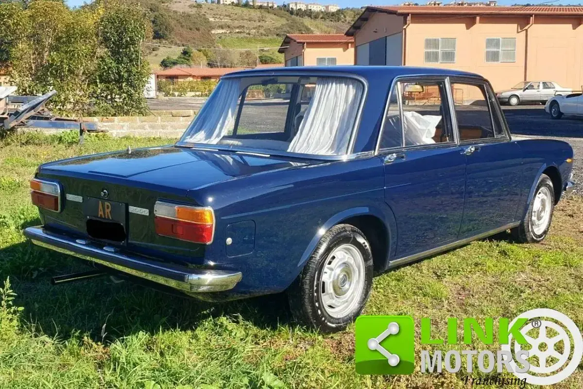 Usata Lancia 2000 116 CV (85 kW) 1972 Blu Berlina