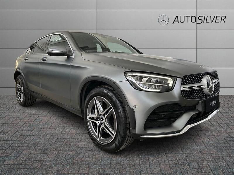 Usata Mercedes GLC300 Premium 245 CV (180 kW) 2023 Grigio selenite magno / metallizzato Coupé