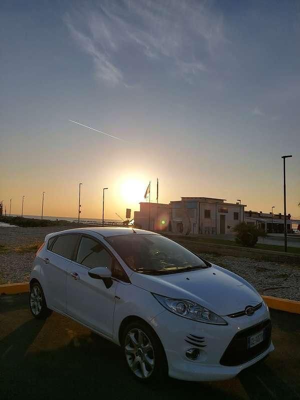 Usata Ford Fiesta Titanium 82 CV (60 kW) 2011 Berlina