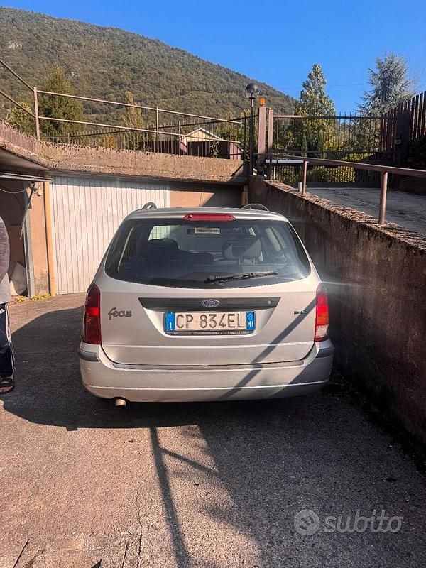 Usata Ford Focus 100 CV (73 kW) 2004 Grigio Station wagon