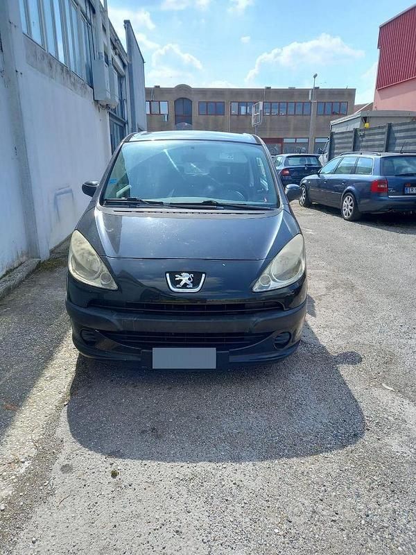 Usata Peugeot 1007 70 CV (51 kW) 2006 Nero Monovolume