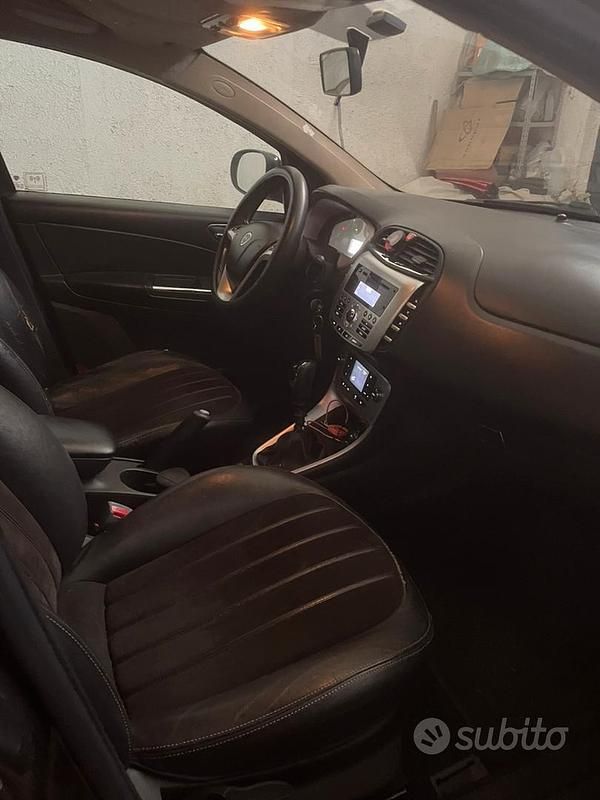 Usata Lancia Delta 120 CV (88 kW) 2011 Grigio Utilitaria