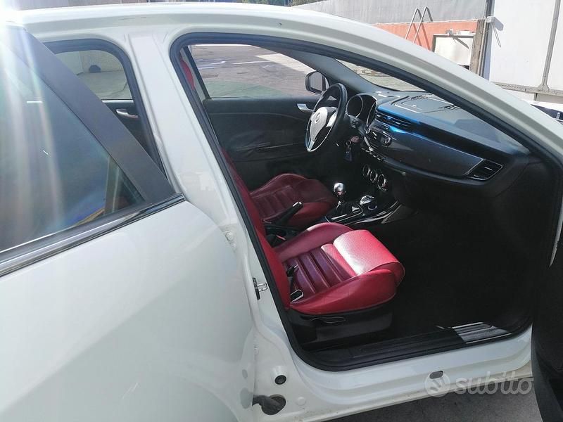 Usata Alfa Romeo Giulietta Exclusive 105 CV (77 kW) 2013 Bianco Berlina
