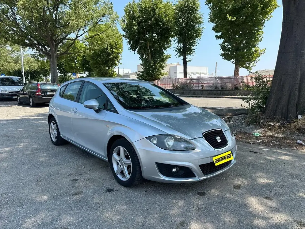 Usata Seat Leon 85 CV (62 kW) 2010 Argento Utilitaria