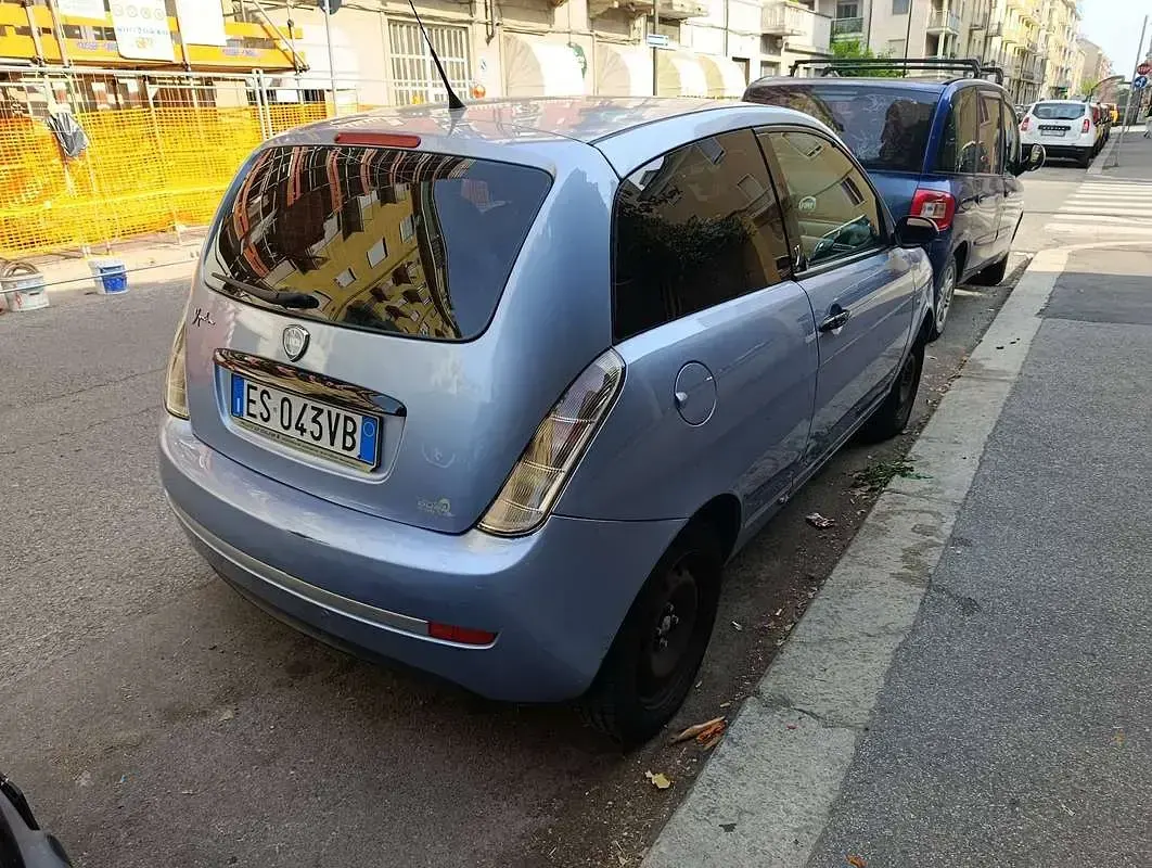 Usata Lancia Ypsilon 60 CV (44 kW) 2009 Argento Utilitaria