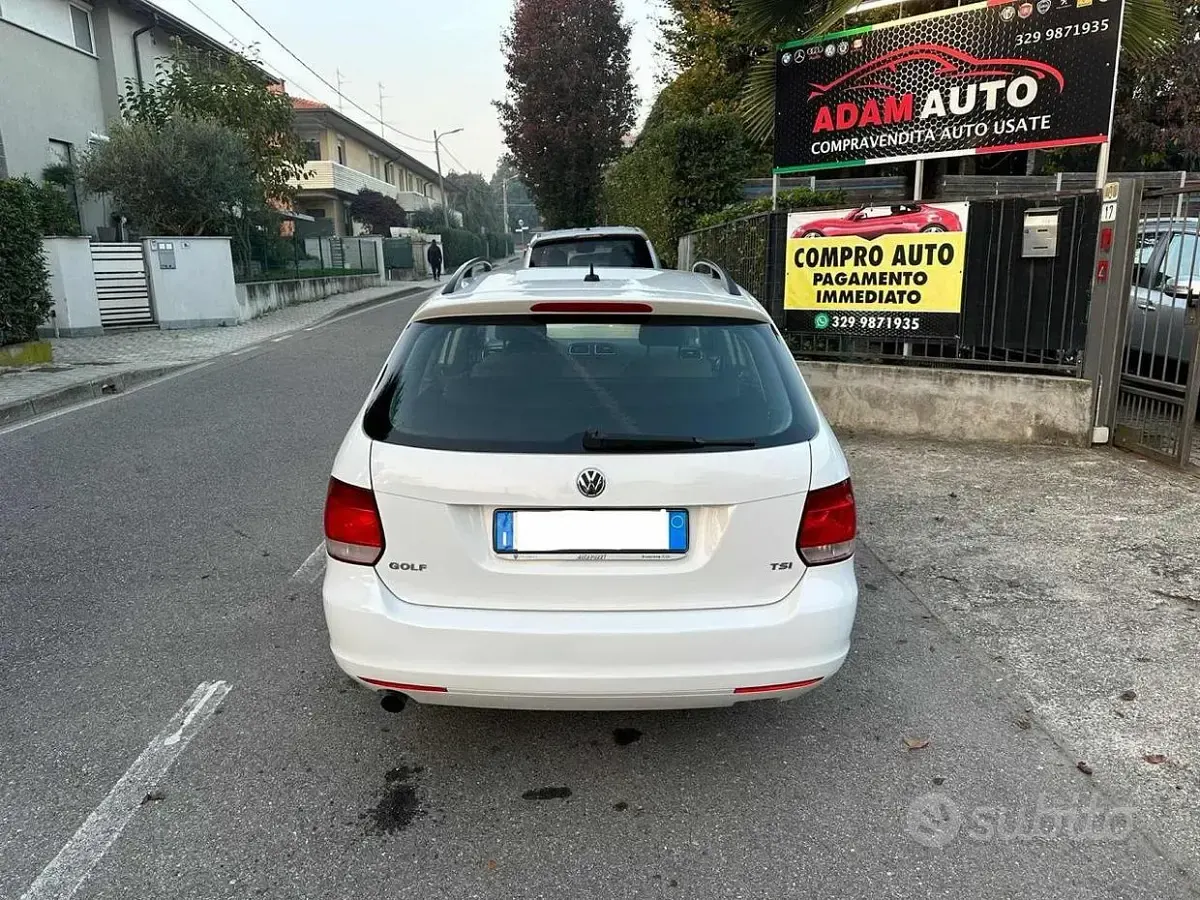 Usata VW Golf VI Comfortline 105 CV (77 kW) 2011 Bianco Utilitaria