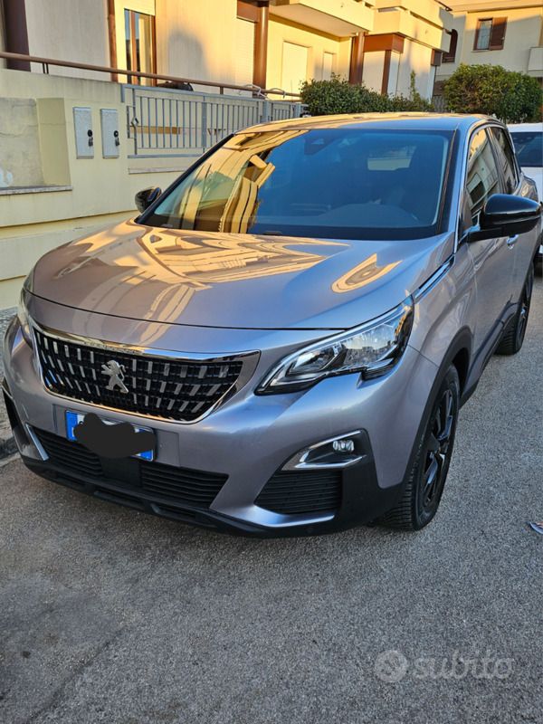 Grigio Usata 2019 Peugeot 3008 Tre volumi | 18.000 € (Molto cara) - Immagine 1/4