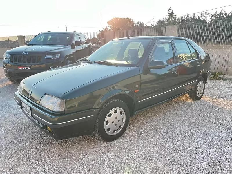 Usata Renault 19 54 CV (39 kW) 1991 Verde Berlina