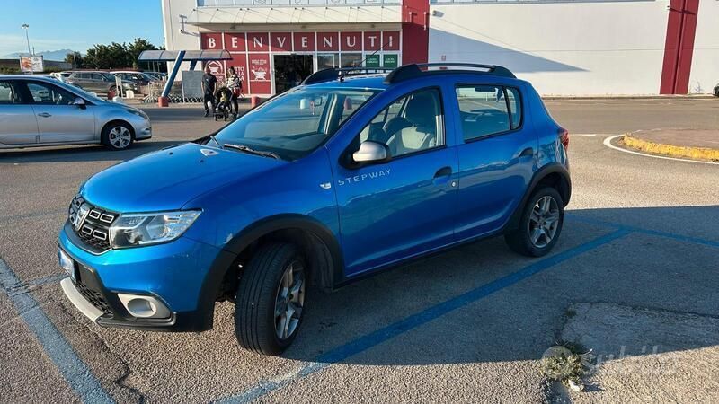 Usata 2019 Dacia Sandero Due volumi | 9500 € (Buon prezzo) - Immagine 1/4