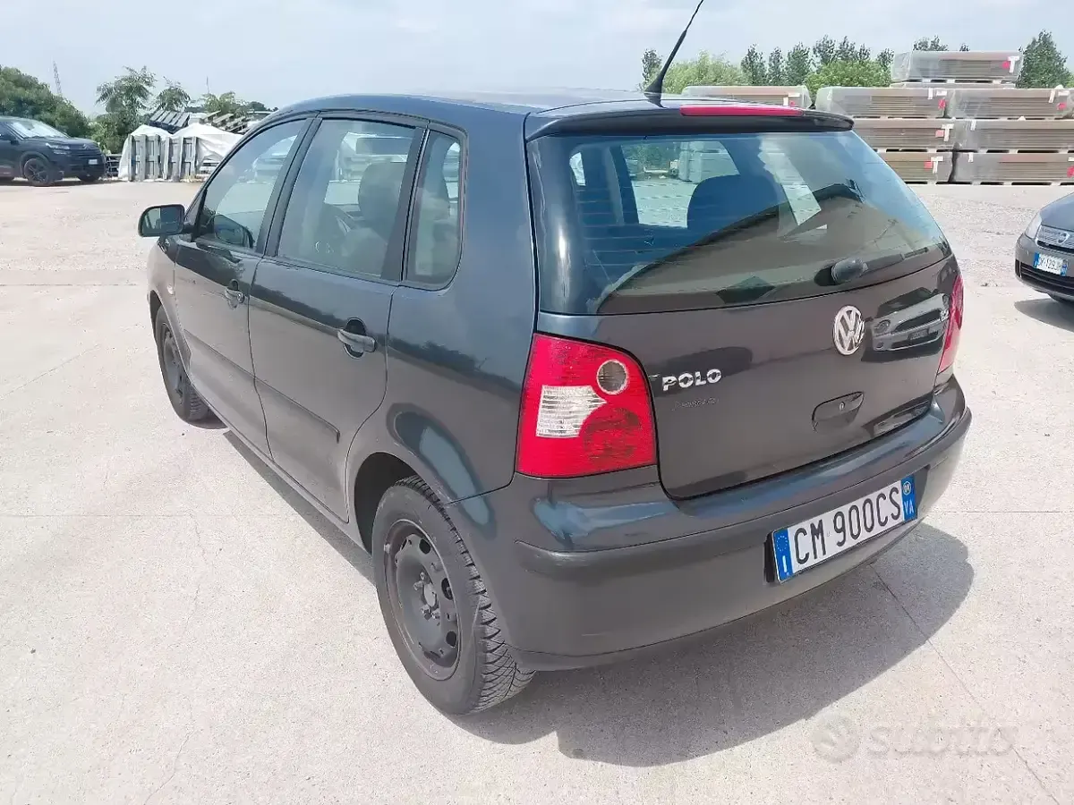 Usata VW Polo 64 CV (47 kW) 2004 Grigio Utilitaria