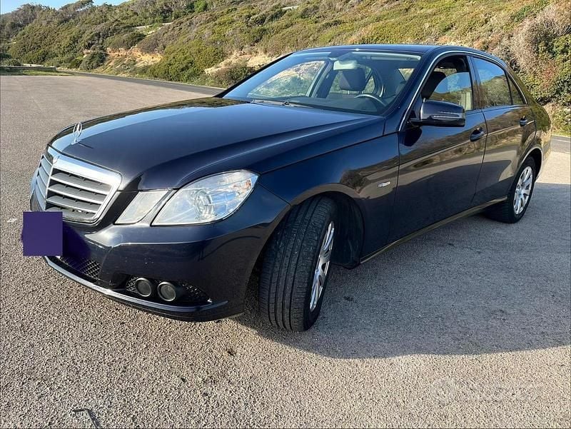 Usata Mercedes E250 Avantgarde 224 CV (164 kW) 2011 Blu/azzurro Berlina