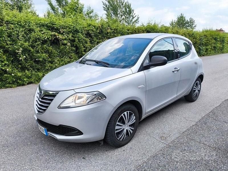 Usata Lancia Ypsilon Platinum 95 CV (69 kW) 2014 Grigio Utilitaria