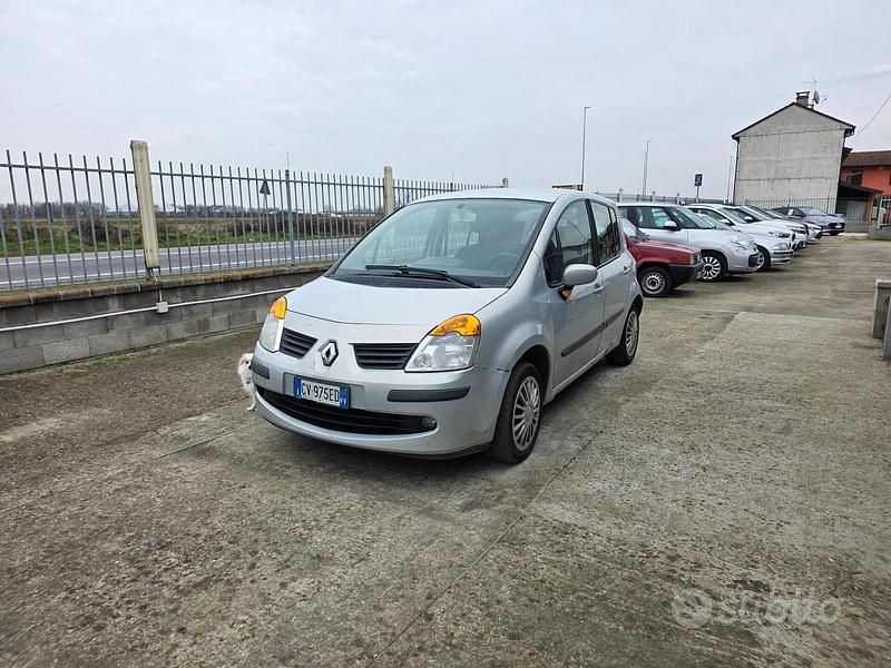 Usata Renault Modus Luxe 70 CV (51 kW) 2005 Grigio Monovolume