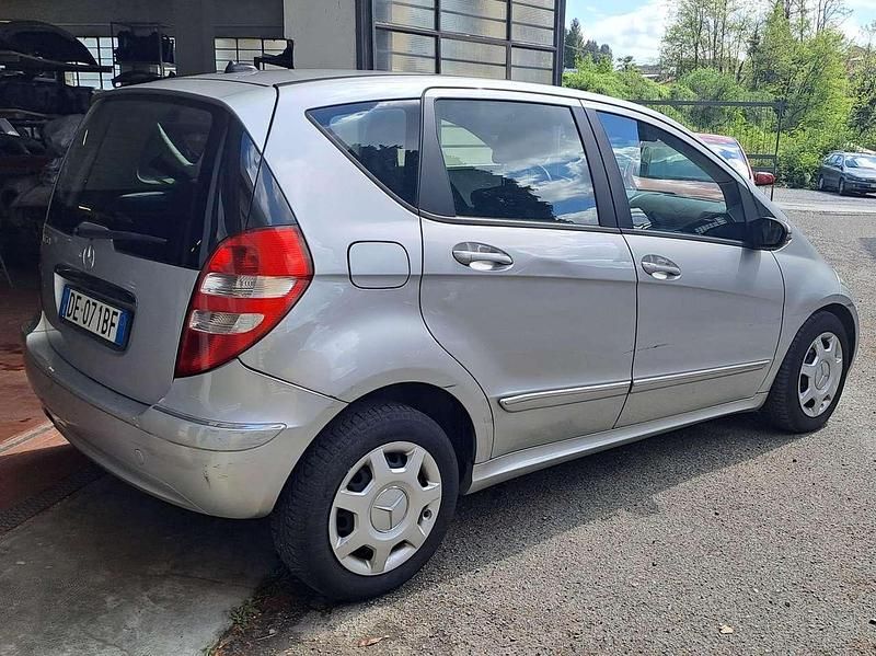 Käytetty Mercedes A170 Classic 116 HP (85 kW) 2006 Hopea Tila-auto
