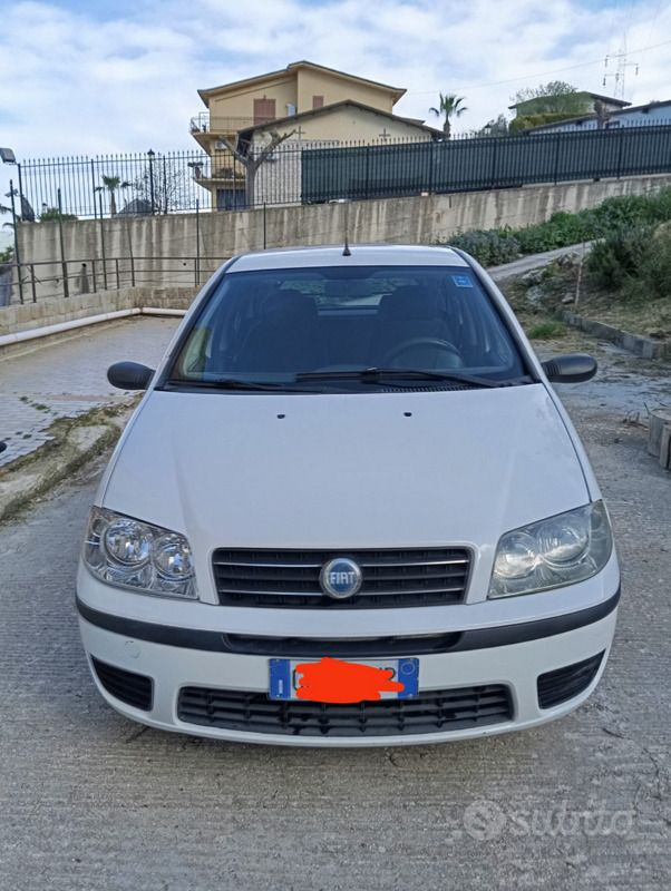 Usata 2004 Fiat Punto Due volumi | 2200 € (Cara) - Immagine 1/4