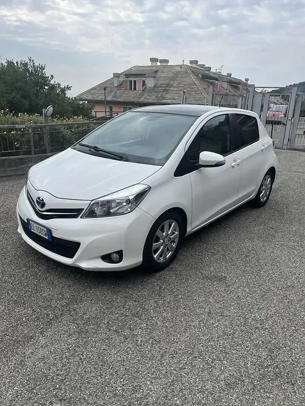 Usata Toyota Yaris Lounge 90 CV (66 kW) 2012 Utilitaria