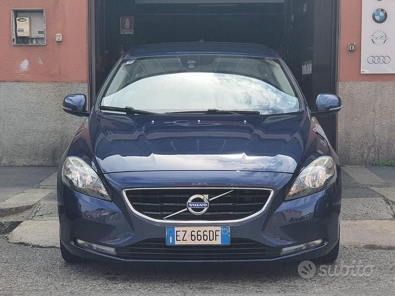 Usata Volvo V40 Ocean Race 115 CV (84 kW) 2015 Blu Berlina