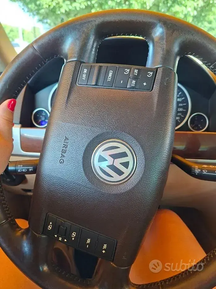 Usata VW Touareg 174 CV (127 kW) 2007 Nero SUV