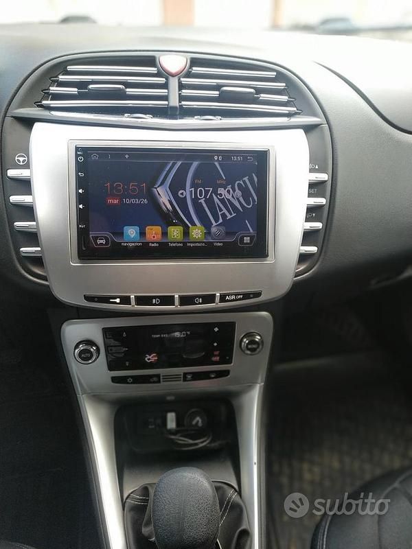 Usata Lancia Delta 120 CV (88 kW) 2013 Grigio Utilitaria