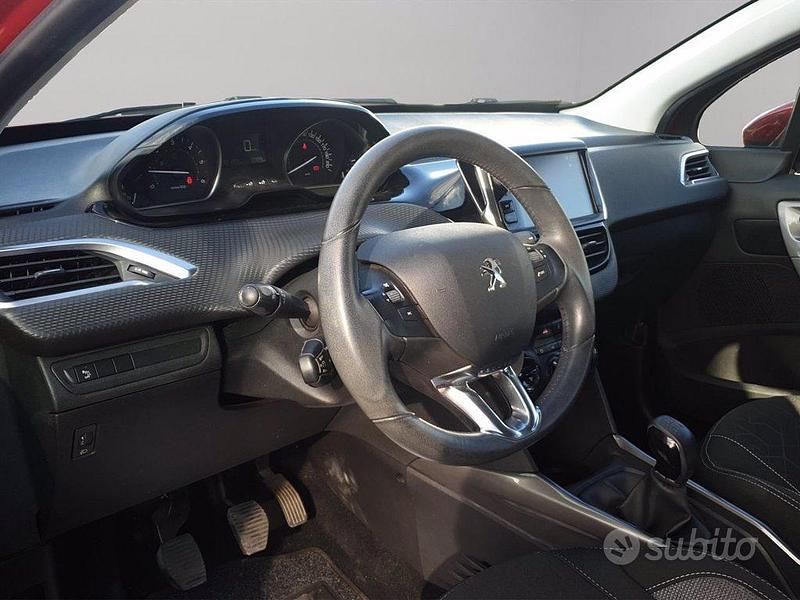 Usata Peugeot 2008 Active 100 CV (73 kW) 2018 Rosso SUV