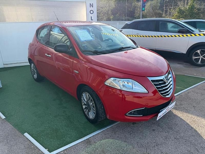 Usata Lancia Ypsilon Gold 85 CV (62 kW) 2012 Rosso Utilitaria