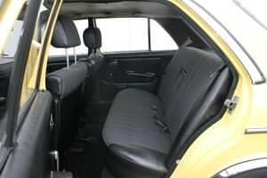 Usata Mercedes 200 76 CV (55 kW) 1982 Giallo Berlina