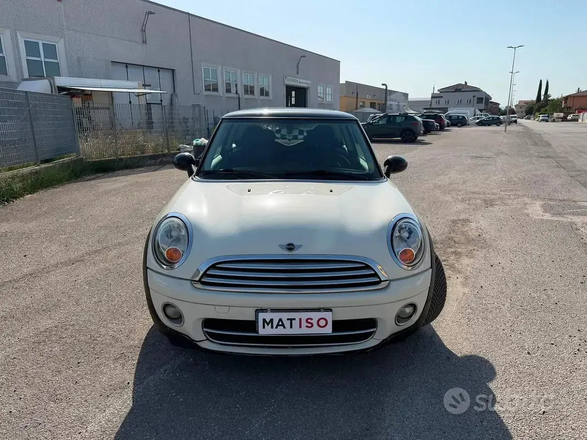 Usata Mini Cooper D 109 CV (80 kW) 2009 Beige Utilitaria