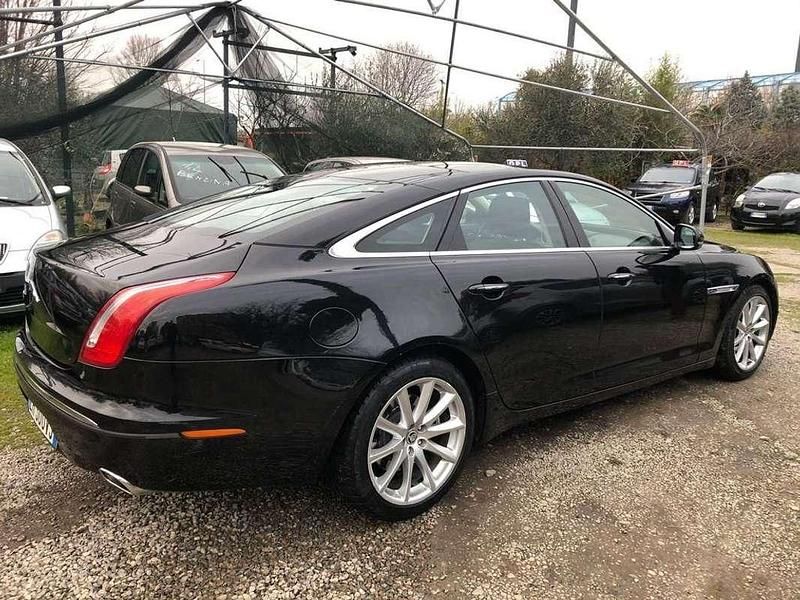 Usata Jaguar XJ Premium Luxury 275 CV (202 kW) 2010 Nero Berlina