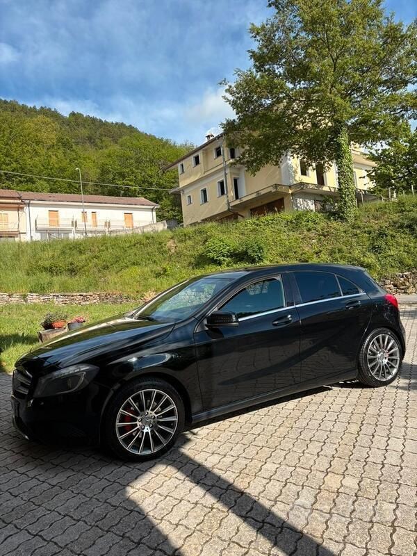 Usata Mercedes A200 136 CV (100 kW) 2014 Nero Berlina