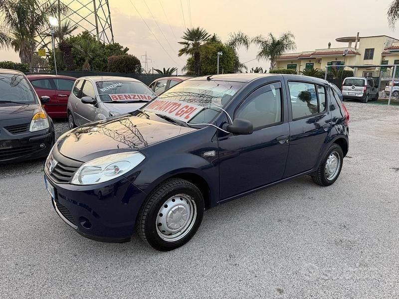 Usata Dacia Sandero 72 CV (52 kW) 2010 Blu Berlina