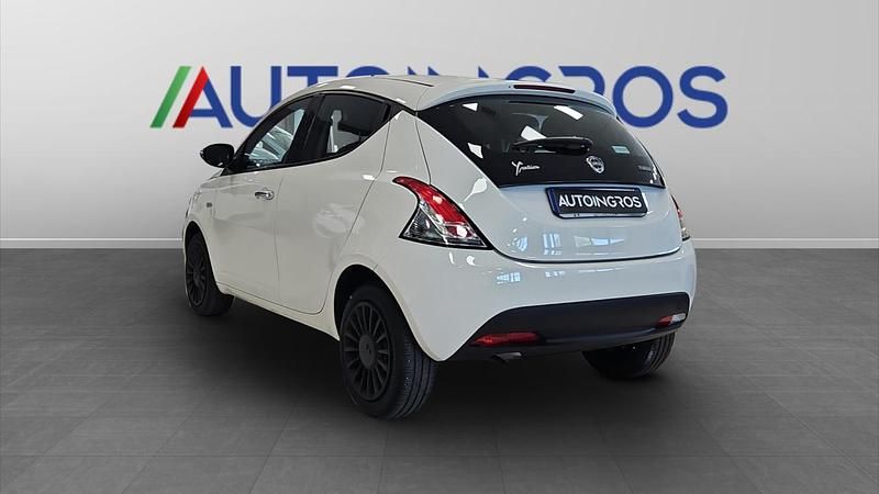 Usata Lancia Ypsilon Silver 69 CV (50 kW) 2022 Bianco Utilitaria