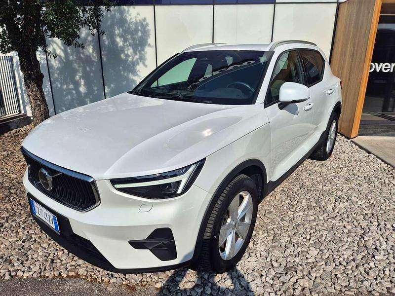 Usata Volvo XC40 Core 163 CV (119 kW) 2025 Crystal white SUV