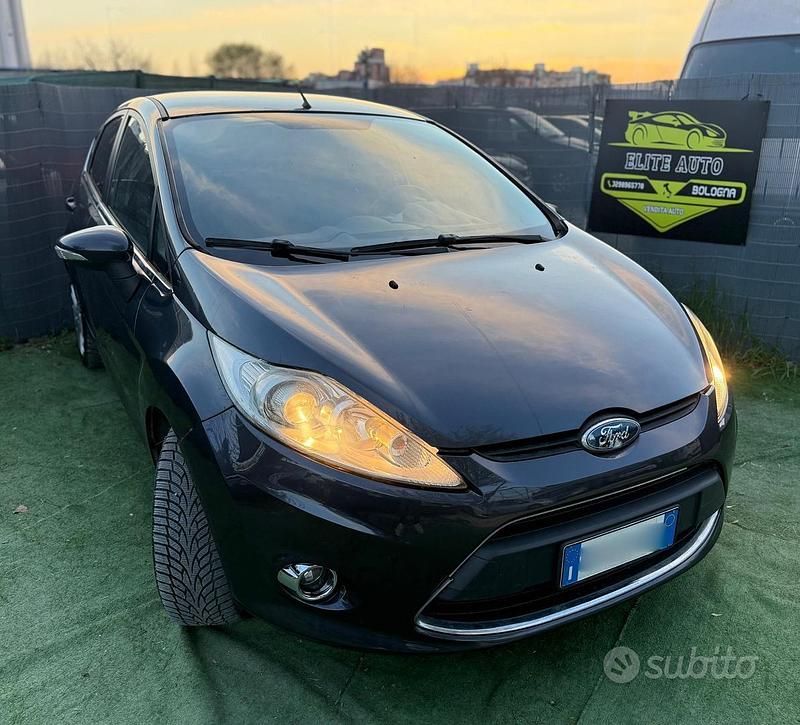 Usata Ford Fiesta Titanium 95 CV (69 kW) 2010 Grigio Utilitaria