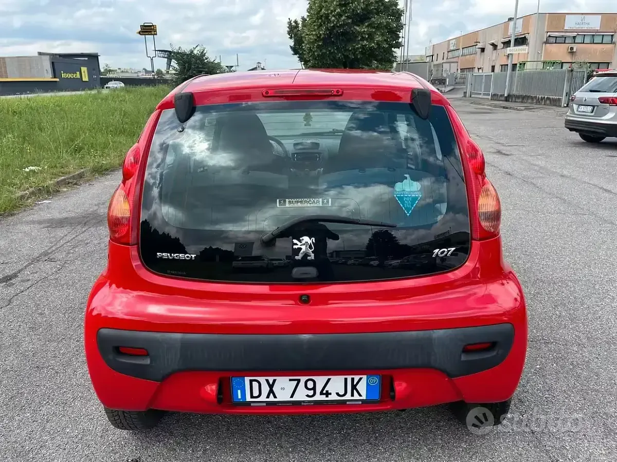 Usata Peugeot 107 68 CV (50 kW) 2009 Rosso Utilitaria