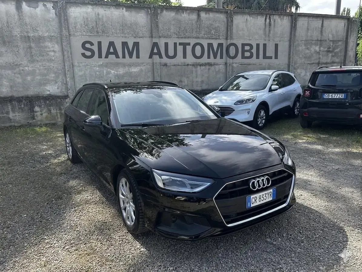 Usado Audi A4 Advanced 163 CV (119 kW) 2023 Negro Familiar