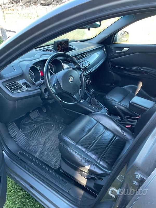 Usata Alfa Romeo Giulietta 170 CV (125 kW) 2013 Grigio Utilitaria