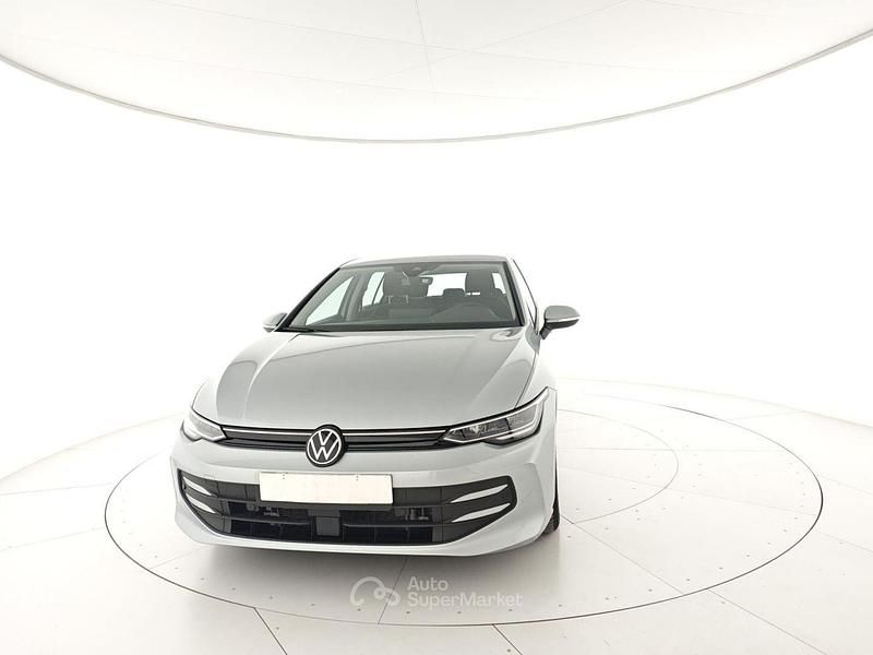 Usata VW Golf VIII Life 116 CV (85 kW) 2025 Argento Utilitaria