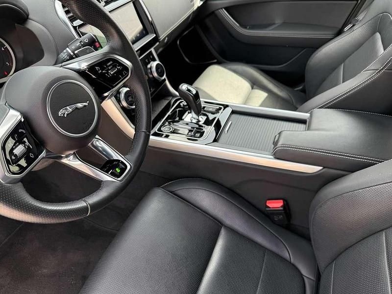 Usata Jaguar XE R-Dynamic 204 CV (150 kW) 2023 Grigio Berlina