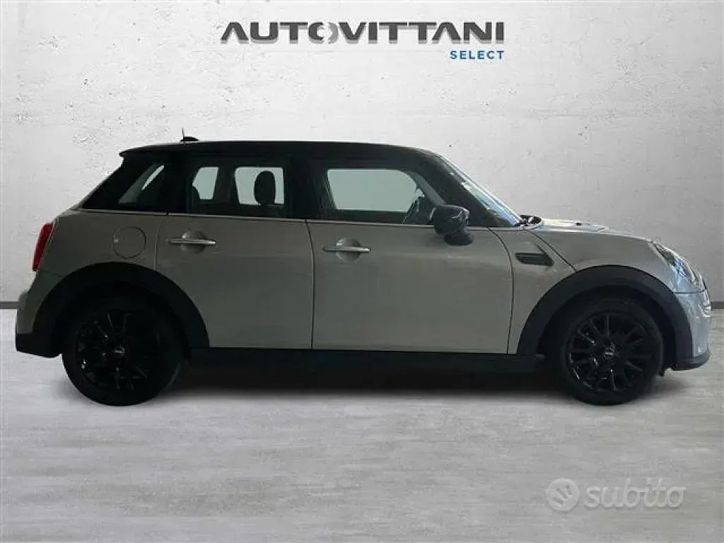 Usata Mini Cooper Essential 136 CV (100 kW) 2024 Grigio chiaro Utilitaria