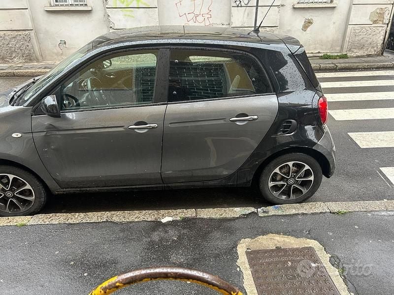 Usata Smart ForFour 71 CV (52 kW) 2016 Grigio Utilitaria