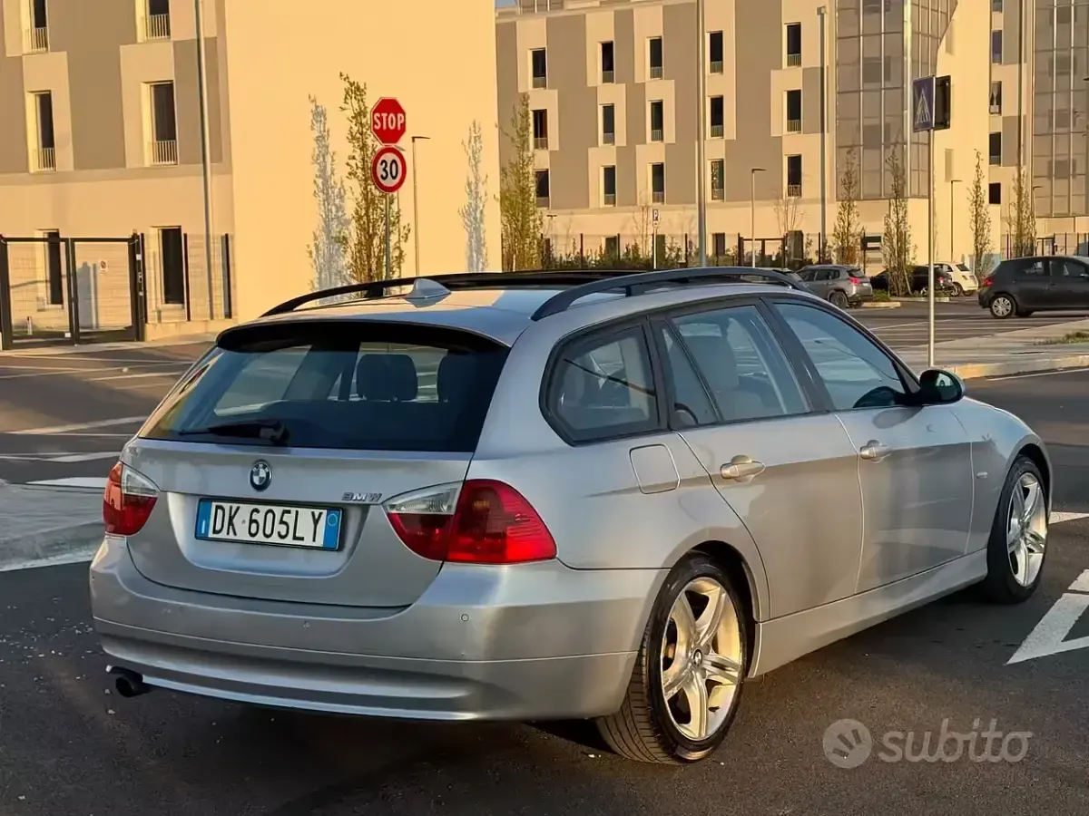 Usata BMW 318 129 CV (94 kW) 2007 Grigio Station wagon