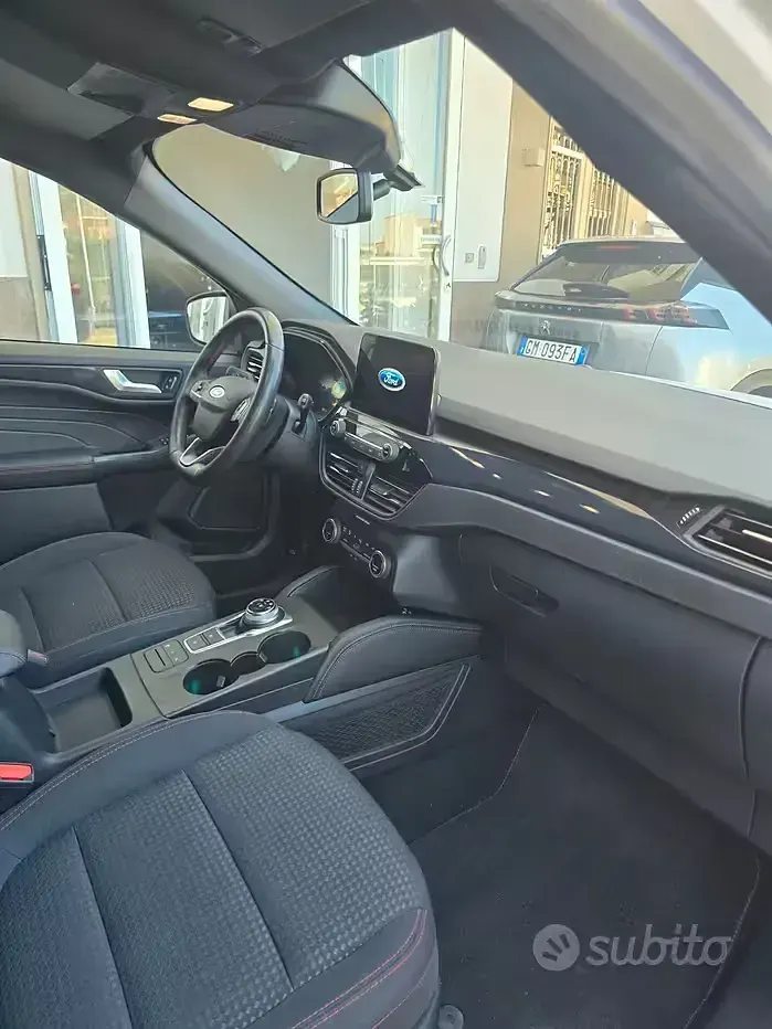 Usata Ford Kuga ST-Line X 120 CV (88 kW) 2022 Bianco SUV