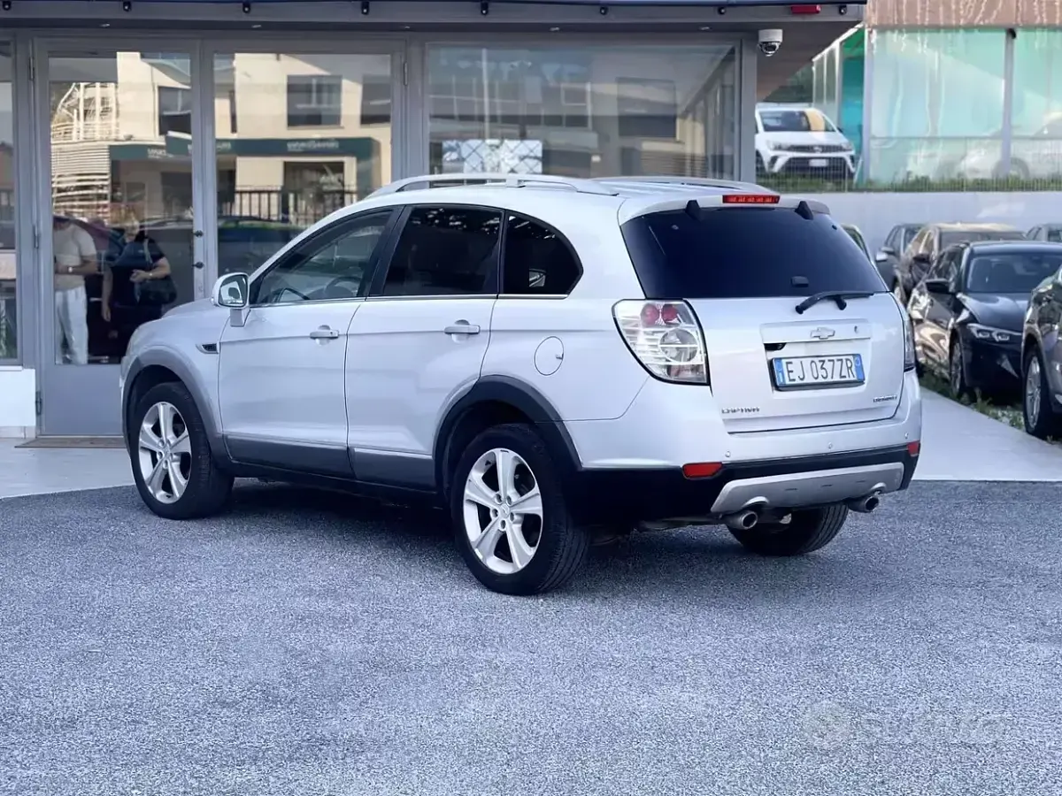 Usata Chevrolet Captiva 184 CV (135 kW) 2011 Grigio SUV