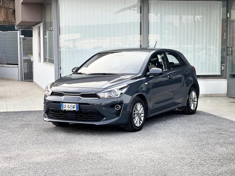 Usata Kia Rio 82 CV (60 kW) 2022 Grigio Berlina